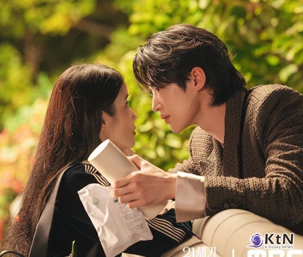 변우석, 아이유 앞에서만 풀렸다…‘21세기 대군부인’ 로맨스 티저 공개  사진=2026. 03.12 MBC 새 금토드라마 ‘21세기 대군부인’ 티저 영상 갈무리 K trendy NEWS DB ⓒ케이 트렌디뉴스 무단전재 및 수집, 재배포금지