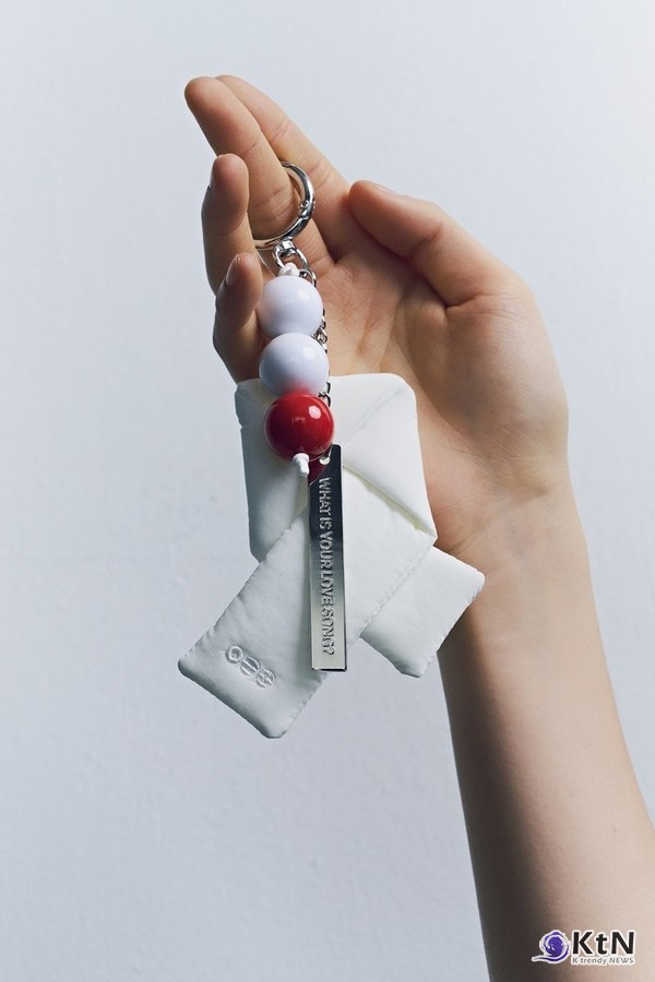   방탄소년단이 새 앨범 ‘ARIRANG’ 발매를 앞두고 국립박물관문화재단의 ‘뮷즈’와 손잡은 팝업과 협업 굿즈를 공개하며, K팝과 한국 전통 미감의 접점을 넓히고 있다.  사진=2026. 03.12 빅히트 뮤직 /편집  K trendy NEWS DB ⓒ케이 트렌디뉴스 무단전재 및 수집, 재배포금지