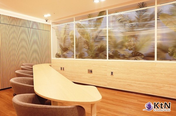  방탄소년단 슈가가 자폐스펙트럼장애 아동·청소년 치료 프로그램 개발과 임상 매뉴얼 출간에 참여하면서 연예인 기부가 치료 현장 설계와 운영으로 이어지는 사례를 만들었다.  사진=2026. 03.17  세브란스병원 K trendy NEWS DB ⓒ케이 트렌디뉴스 무단전재 및 수집, 재배포금지