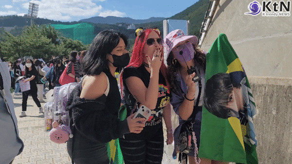 오는 21일 서울 광화문 광장에서 열리는 방탄소년단(BTS)의 정규 5집 '아리랑'(ARIRANG) 컴백 공연을 앞두고,  '붉은빛' 조명이 전 세계 팬덤 '아미(ARMY)'의 거센 반발을 불러일으키며 뜨거운 감자로 떠올랐다.   사진=2026. 03.18   K trendy NEWS DB ⓒ케이 트렌디뉴스 무단전재 및 수집, 재배포금지