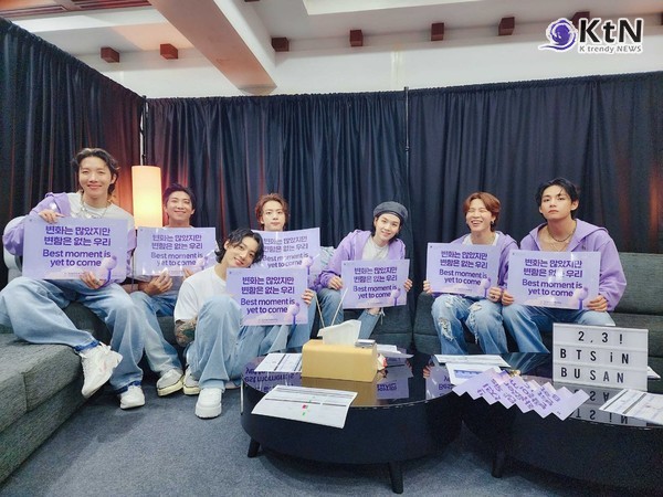 오는 21일 서울 광화문 광장에서 열리는 방탄소년단(BTS)의 정규 5집 '아리랑'(ARIRANG) 컴백 공연을 앞두고,  '붉은빛' 조명이 전 세계 팬덤 '아미(ARMY)'의 거센 반발을 불러일으키며 뜨거운 감자로 떠올랐다.   사진=2026. 03.18  빅히트 엑스 갈무리  K trendy NEWS DB ⓒ케이 트렌디뉴스 무단전재 및 수집, 재배포금지