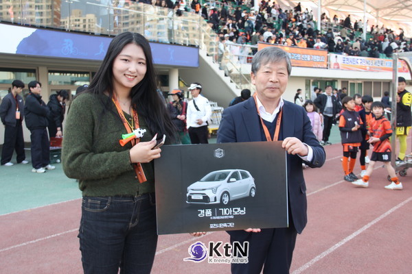 경품으로 자동차 행운을 잡은 시민 (사진=조영식 기자)