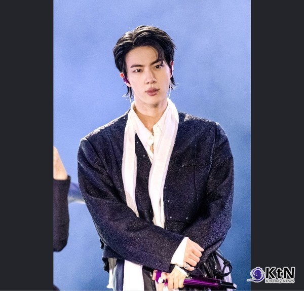 방탄소년단 '아리랑'이 쏘아 올린 문화적 경탄... 외신들, 방탄소년단 '아리랑' 호평   사진=2026. 03.23 빅히트 뮤직 방탄소년단 진 / 넷르릭스 편집 K trendy NEWS DB ⓒ케이 트렌디뉴스 무단전재 및 수집, 재배포금지