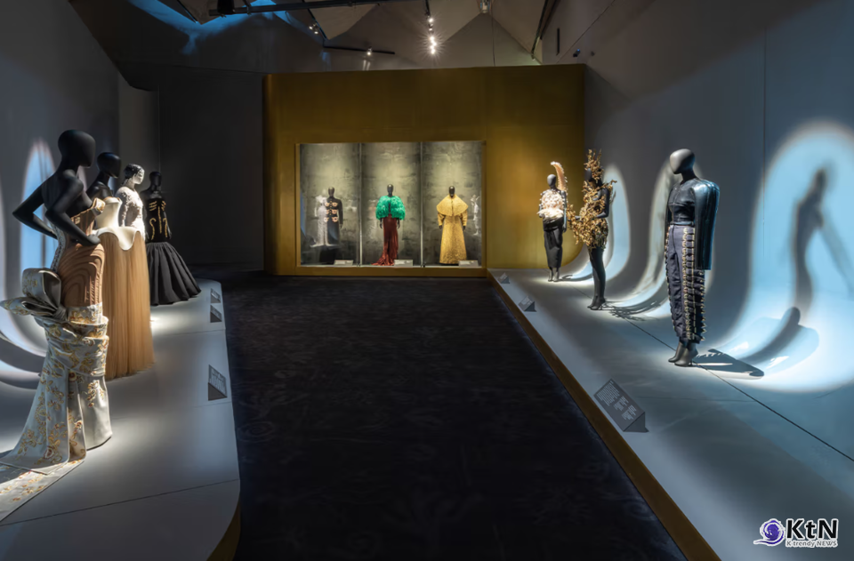 The V&A Announces "Schiaparelli: Fashion Becomes Art,” the First UK Exhibition Devoted to the Historic Maison. 사진=V&A Announces "Schiaparelli, K trendy NEWS DB ⓒ케이 트렌디뉴스 무단전재 및 수집, 재배포금지