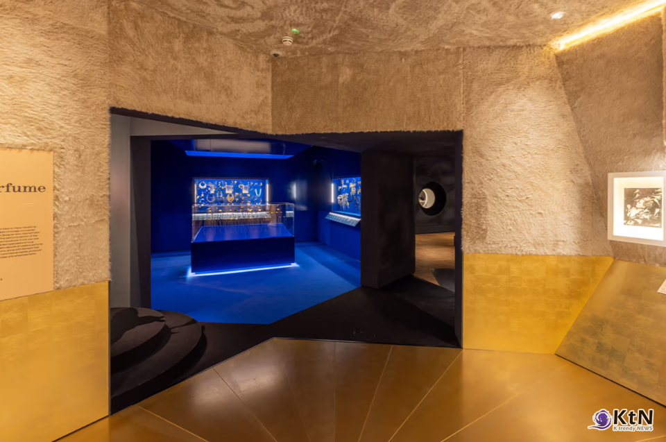 The V&A Announces "Schiaparelli: Fashion Becomes Art,” the First UK Exhibition Devoted to the Historic Maison. 사진=V&A Announces "Schiaparelli, K trendy NEWS DB ⓒ케이 트렌디뉴스 무단전재 및 수집, 재배포금지