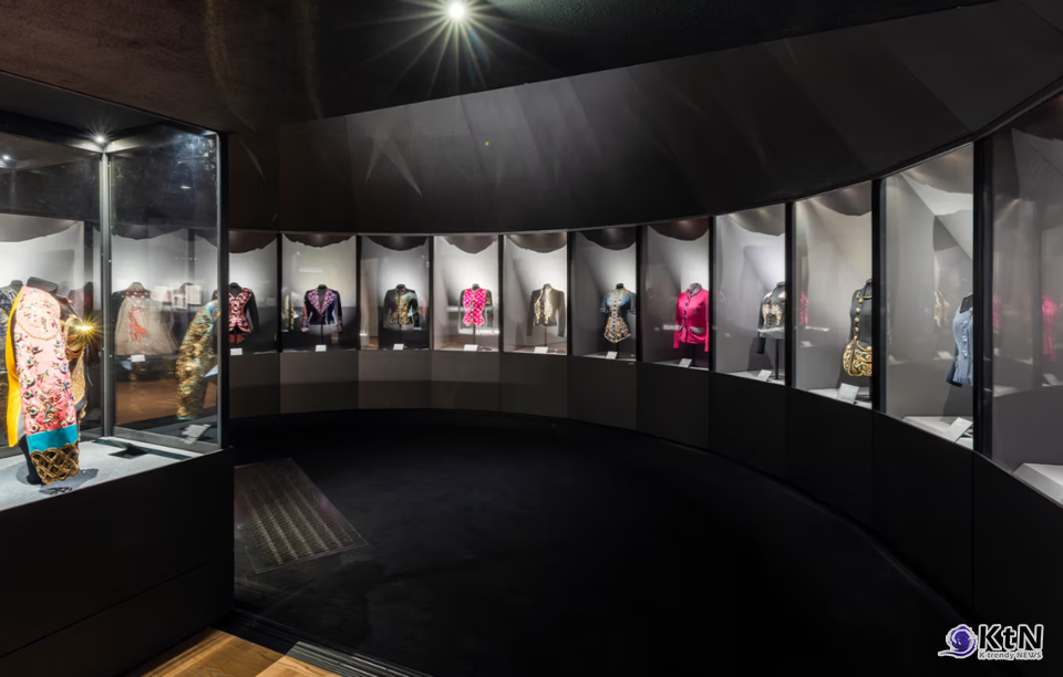 The V&A Announces "Schiaparelli: Fashion Becomes Art,” the First UK Exhibition Devoted to the Historic Maison. 사진=V&A Announces "Schiaparelli, K trendy NEWS DB ⓒ케이 트렌디뉴스 무단전재 및 수집, 재배포금지