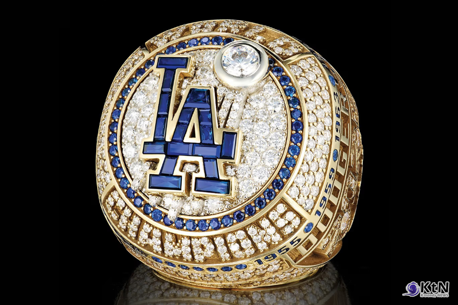 Take a Closer Look at the Los Angeles Dodgers' Back-To-Back World Series Championship Ring. 사진=Los Angeles Dodgers/The Champions Collective, K trendy NEWS DB ⓒ케이 트렌디뉴스 무단전재 및 수집, 재배포금지