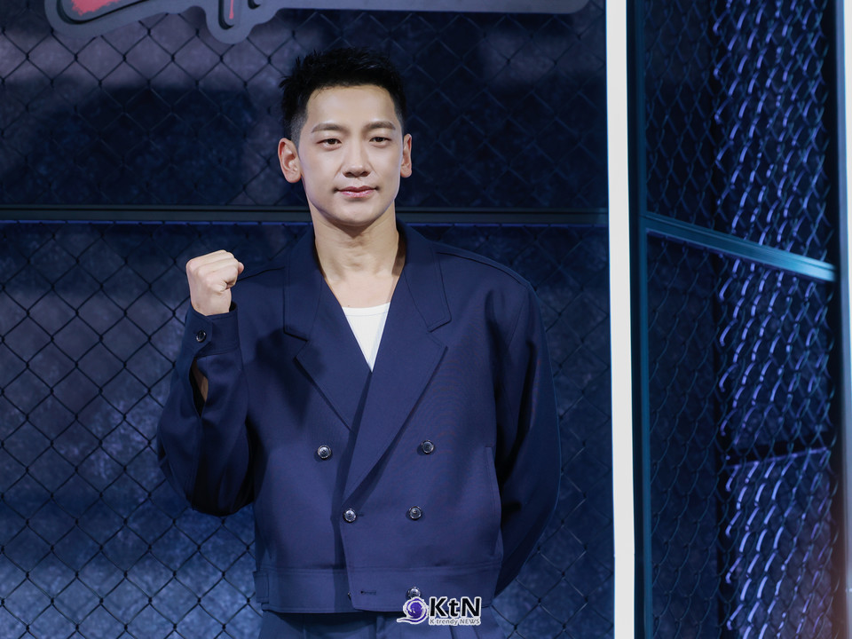 정지훈이 31일 서울 중구 앰배서더 서울 풀만 호텔에서 열린 넷플릭스 '사냥개들 시즌2' 제작발표회 포토월에서 포즈를 취하고 있다./사진=K trendy NEWS DB ⓒ케이 트렌디뉴스 무단전재 및 수집, 재배포금지