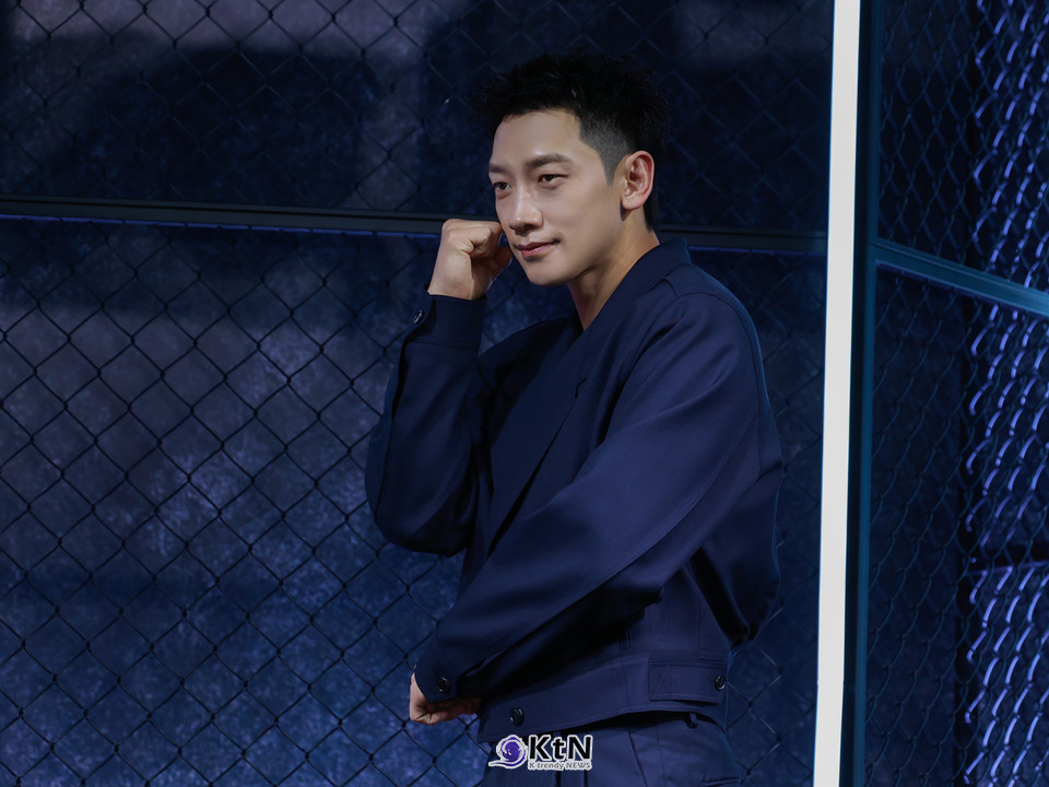 정지훈이 31일 서울 중구 앰배서더 서울 풀만 호텔에서 열린 넷플릭스 '사냥개들 시즌2' 제작발표회 포토월에서 포즈를 취하고 있다./사진=K trendy NEWS DB ⓒ케이 트렌디뉴스 무단전재 및 수집, 재배포금지