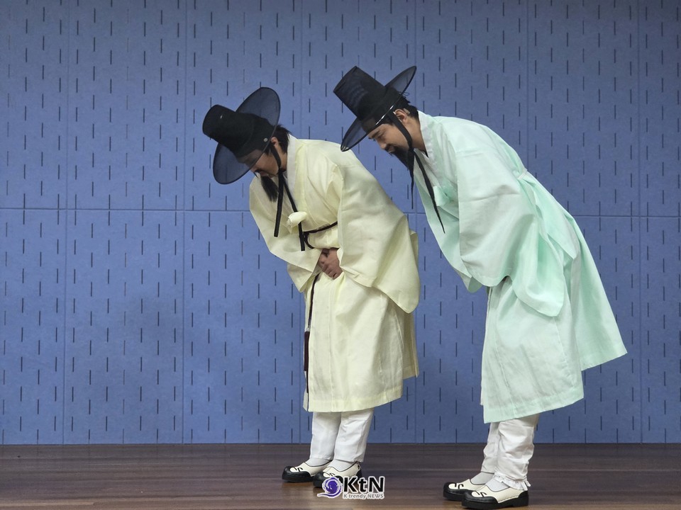 법은 제1조에서 "우리 민족의 소중한 전통문화 자산인 한복의 가치를 인식하고 이를 계승·발전시킴으로써 한복문화의 진흥 및 한복문화산업의 발전에 기여함"을 목적으로 명시했다.  /사진=K trendy NEWS DB ⓒ케이 트렌디뉴스 무단전재 및 수집, 재배포금지