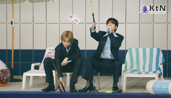  BTS (방탄소년단) 'SWIM' Live Clip II. (Swimming Pool ver.)  빌보드 차트를 휩쓴 방탄소년단 (BTS)은 유튜브 채널 ‘BANGTANTV’를 통해 ‘SWIM’ 라이브 클립 수영장 버전을 공개했다. 멤버 뷔는 개인 SNS에 "이거 엄청 재미나요"라는 메세지를 보내며 영상을 홍보 하기도 했다.  사진=2026. 04.01‘BANGTANTV’  K trendy NEWS DB ⓒ케이 트렌디뉴스 무단전재 및 수집, 재배포금지