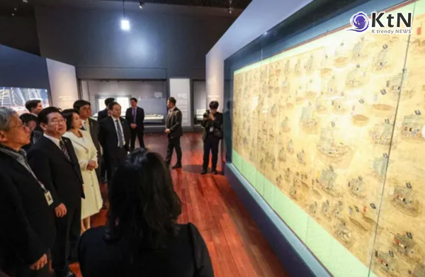 'K-뮤지엄' 국립중앙박물관, 세계 3위…루브르·바티칸 이어 ‘세계 빅3’ 진입   사진=2026. 04.01  nationalmuseumofkorea국립중앙박물관 SNS 갈무리 대통령님 내외께서 국립중앙박물관을 깜짝 방문하셨습니다. 국내 최대 규모의  특별전을 관람  K trendy NEWS DB ⓒ케이 트렌디뉴스 무단전재 및 수집, 재배포금지