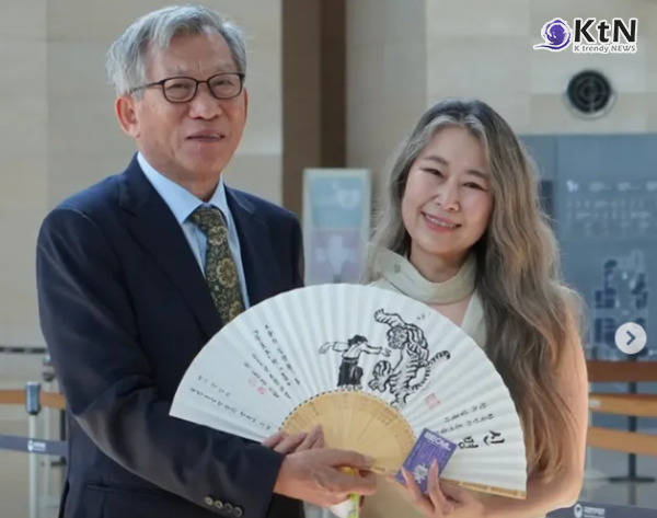 'K-뮤지엄' 국립중앙박물관, 세계 3위…루브르·바티칸 이어 ‘세계 빅3’ 진입   사진=2026. 04.01  nationalmuseumofkorea국립중앙박물관 SNS 갈무리 (케이팝 데몬 헌터스 매기강 감독)  K trendy NEWS DB ⓒ케이 트렌디뉴스 무단전재 및 수집, 재배포금지