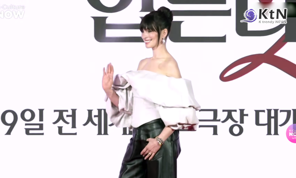  20년의 세월을 관통하여 귀환한 전설적인 영화 '악마는 프라다를 입는다 2'의 주역 메릴 스트립과 앤 해서웨이가 서울에서 그 화려한 시작을 알렸다. 스마트폰이 세상을 지배하는 2026년이라는 시대적 필연성을 강조한 이들은 한국의 장인 정신이 깃든 특별한 선물에 감동하며 작품에 담긴 묵직한 메시지를 전했다. 사진=2026. 04.08  K trendy NEWS DB ⓒ케이 트렌디뉴스 무단전재 및 수집, 재배포금지