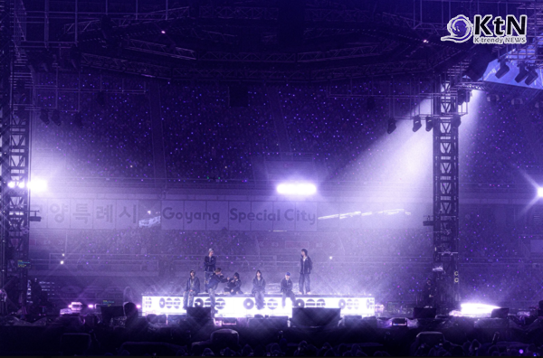  '함께 스윔 해요' 방탄소년단(BTS), 빗속 뚫고 새 월드투어 '아리랑 (ARIRANG)' 5만 아미와 보랏빛 교감    사진=2026. 04.10  빅히트 뮤직  K trendy NEWS DB ⓒ케이 트렌디뉴스 무단전재 및 수집, 재배포금지