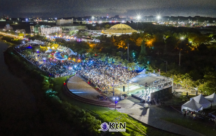 평택호 물빛축제는 ‘물과 빛’을 주제로 드론쇼·불꽃공연·체험 프로그램을 결합했다. /사진=평택문화재단. K trendy NEWS DB ⓒ케이 트렌디뉴스 무단전재 및 수집, 재배포금지