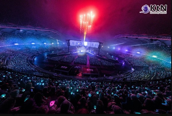 방탄소년단(BTS)  ‘아리랑’ 빌보드 200 3주 연속 1위… 6월 데뷔 13주년 부산 입성 사진=2026. 04.13   빅히트 뮤직(하이브) 제공 앞서 방탄소년단은 지난 9일과 11~12일 경기 고양종합운동장 주경기장에서 월드투어의 막을 올렸다. 3일간 약 13만 2000명의 관객이 운집한 고양 공연은 360도 개방형 무대와 한국 전통미를 재해석한 연출로 호평받았다. 전 세계 194개 국가 및 지역의 팬들이 온라인을 통해 실시간으로 공연을 관람하며 글로벌 축제의 양상을 띠었다.   K trendy NEWS DB ⓒ케이 트렌디뉴스 무단전재 및 수집, 재배포금지