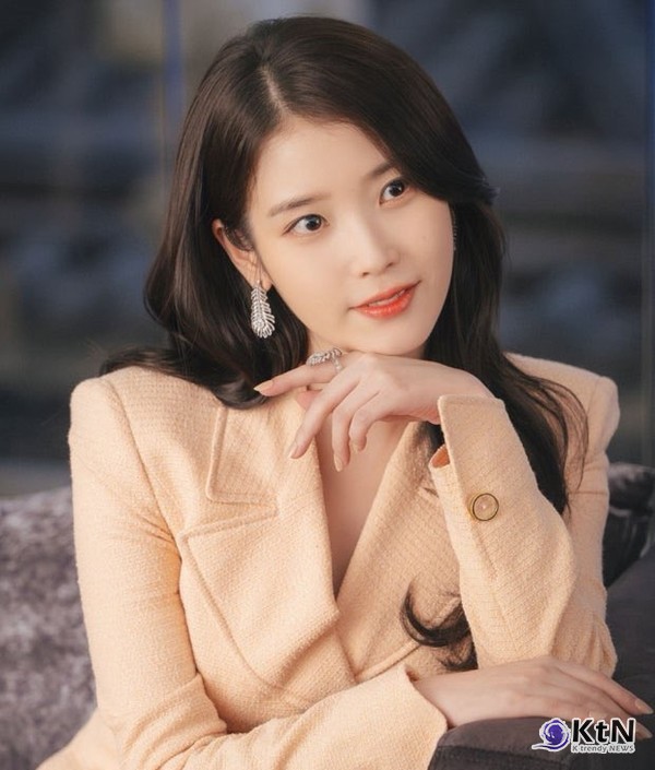 MBC 금토드라마 ‘21세기 대군부인’이 방송 첫 주 만에 시청률 10% 돌파를 목전에 뒀으나, 주연 배우 아이유와 변우석의 연기력을 둘러싼 시청자들의 평가는 엇갈리고 있다.  사진=2026. 04.13   MBC 새 금토드라마 ‘21세기 대군부인’ K trendy NEWS DB ⓒ케이 트렌디뉴스 무단전재 및 수집, 재배포금지