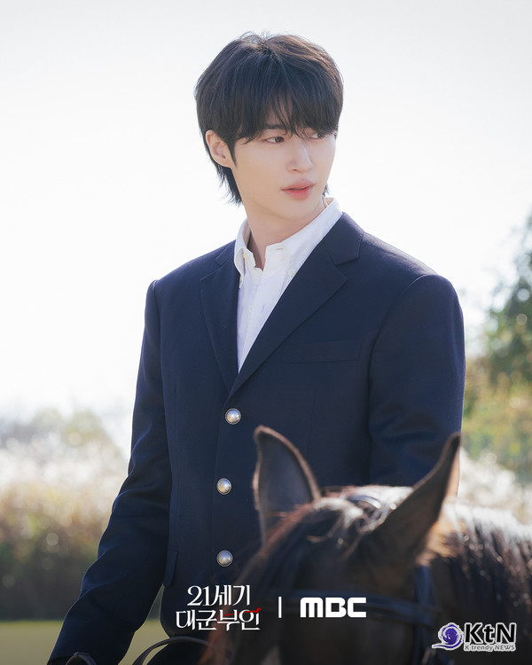 아이유·변우석 ‘21세기 대군부인’, 전 세계 44개국 강타…로코의 정점 찍었다  사진=2026. 04.14  MBC 금토 드라마 ‘21세기 대군부인’ K trendy NEWS DB ⓒ케이 트렌디뉴스 무단전재 및 수집, 재배포금지