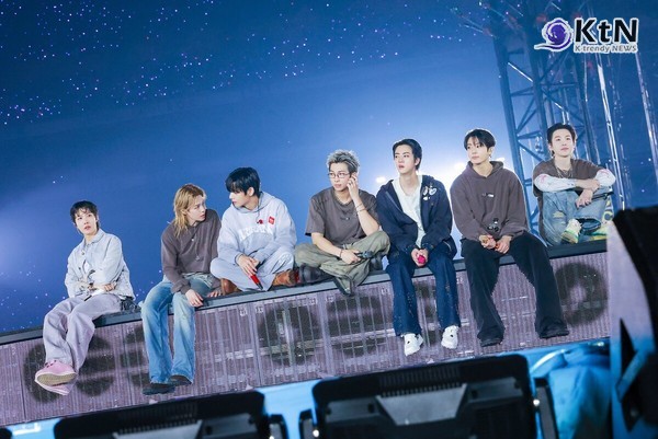 일본 5대 일간지 1면 장식한 BTS、스윔', 빌보드 핫100 4주 연속 톱10  ／ BTS 정규 5집 '아리랑', 일본서 75만 장 돌파… 트리플 플래티넘 달성   사진=2026. 04.21  빅히트 뮤직 ／ 편집 K trendy NEWS DB ⓒ케이 트렌디뉴스 무단전재 및 수집, 재배포금지