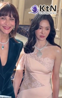 ‘라붐’ 소피 마르소 곁의 송혜교… 베네치아 홀린 국보급 미모 [숏츠]    LVMH 며느리와 나란히 앉은 송혜교, 베네치아 주얼리 쇼의 주인공  사진=2026. 04.23  쇼메  인스타그램 갈무리 K trendy NEWS DB ⓒ케이 트렌디뉴스 무단전재 및 수집, 재배포금지
