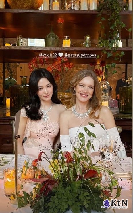 ‘라붐’ 소피 마르소 곁의 송혜교… 베네치아 홀린 국보급 미모 [숏츠]    LVMH 며느리와 나란히 앉은 송혜교, 베네치아 주얼리 쇼의 주인공  사진=2026. 04.23  쇼메  인스타그램 갈무리 K trendy NEWS DB ⓒ케이 트렌디뉴스 무단전재 및 수집, 재배포금지