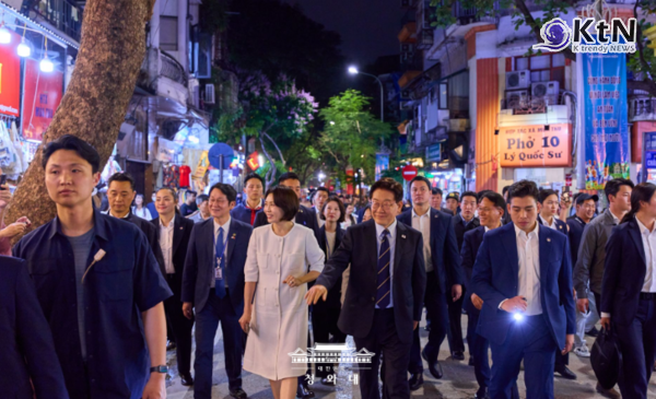 "한국 대통령이 왜 여기서 나와?"... 하노이 밤거리 뒤흔든 'K-소통'  사진=2026. 04.25 청와대  K trendy NEWS DB ⓒ케이 트렌디뉴스 무단전재 및 수집, 재배포금지