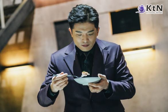  백종원·안성재 다시 볼 수 있나? '흑백요리사3' 제작 확정 속 깊어지는 고민 넷플릭스  넷플릭스 한국 예능 최초로 3주 연속 글로벌 톱10 1위를 차지했던 ‘흑백요리사’ (백종원) 사진=2026. 04.28  넷플릭스 K trendy NEWS DB ⓒ케이 트렌디뉴스 무단전재 및 수집, 재배포금지