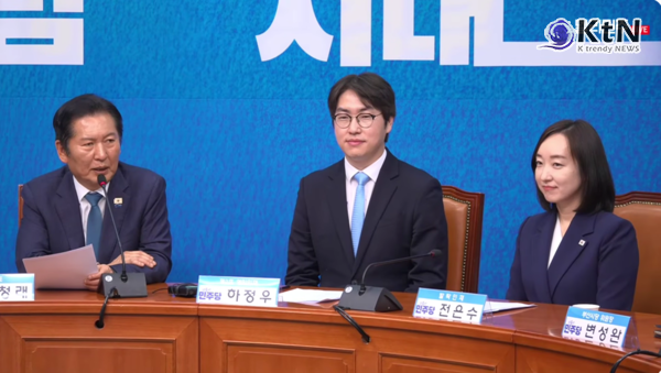 ‘하GPT’ 하정우, 부산 북갑 출마…어무이 곁에서 AI 부산 만들 것 / 더불어민주당이 29일 국회 당대표 회의실에서 제2차 인재영입식을 열고 하정우 전 청와대 AI미래기획수석과 전은수 전 청와대 대변인을 각각 영입 인재와 발탁 인재로 공식 발표했다. ​​​​​​​   사진=2026. 04.29 델리민주 갈무리  K trendy NEWS DB ⓒ케이 트렌디뉴스 무단전재 및 수집, 재배포금지