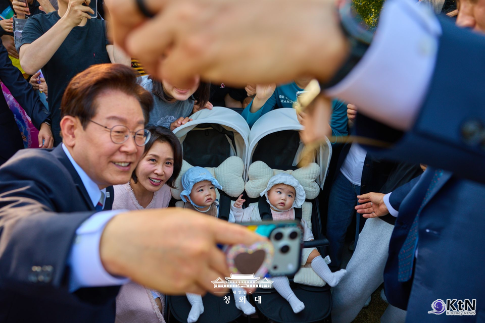 어린이 대공원 깜짝 방문. 이재명 대통령.  사진=청와대, K trendy NEWS DB ⓒ케이 트렌디뉴스 무단전재 및 수집, 재배포금지