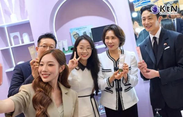 김혜경 여사, 정일우와 베트남서 ‘K-컬처’ 전파…K-뷰티·헤리티지 아우른 소프트 파워 외교 현장   사진=2026. 04.23  KTV 이매진  K trendy NEWS DB ⓒ케이 트렌디뉴스 무단전재 및 수집, 재배포금지