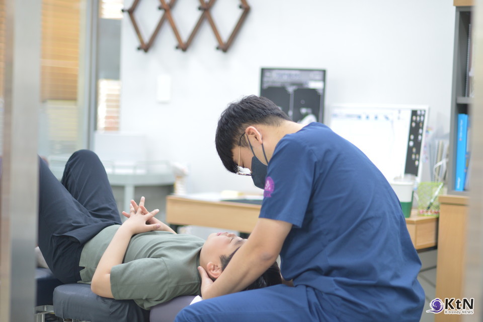 서형선 센터장이 말하는 ‘움직임의 회복’ 통증을 줄이는 치료를 넘어, 자세·습관·기능을 다시 보는 물리치료 현장.  사진=K trendy NEWS DB ⓒ케이 트렌디뉴스 무단전재 및 수집, 재배포금지
