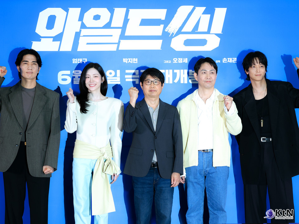 와일드 씽, 2026 소비 트렌드로 읽는 극장 코미디의 생존법. 5월 18일 오후 서울 잠실 롯데시네마 월드타워에서 영화 ‘와일드 씽’ 언론배급 시사회가 열렸다. 손재곤 감독과 배우 강동원, 엄태구, 박지현, 오정세가 참석한 이날 행사는 6월 3일 개봉을 앞둔 코미디 영화가 본편을 언론에 공개한 자리였다. 사진=K trendy NEWS DB ⓒ케이 트렌디뉴스 무단전재 및 수집, 재배포금지