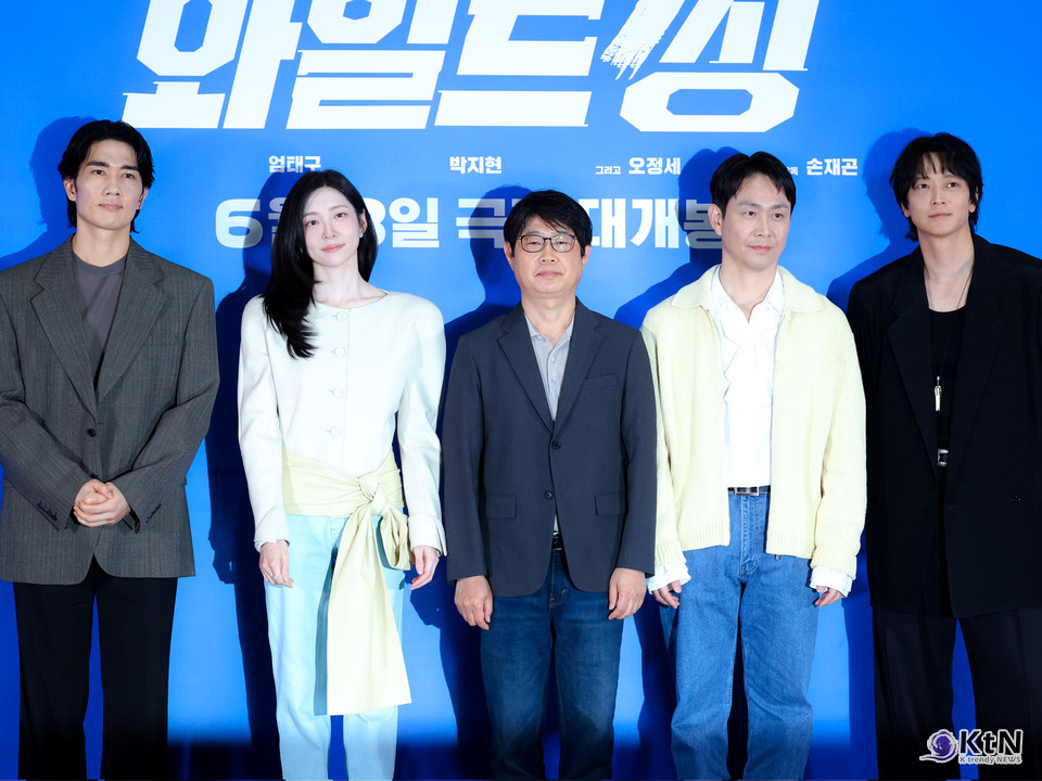 와일드 씽, 2026 소비 트렌드로 읽는 극장 코미디의 생존법. 5월 18일 오후 서울 잠실 롯데시네마 월드타워에서 영화 ‘와일드 씽’ 언론배급 시사회가 열렸다. 손재곤 감독과 배우 강동원, 엄태구, 박지현, 오정세가 참석한 이날 행사는 6월 3일 개봉을 앞둔 코미디 영화가 본편을 언론에 공개한 자리였다. 사진=K trendy NEWS DB ⓒ케이 트렌디뉴스 무단전재 및 수집, 재배포금지