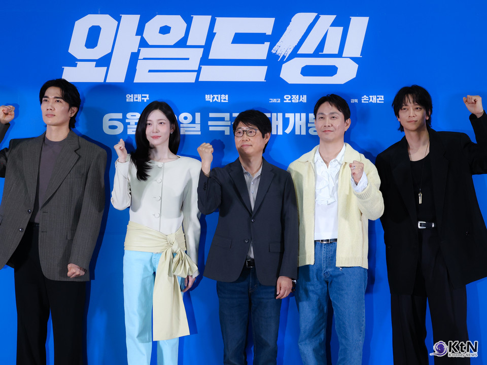와일드 씽, 2026 소비 트렌드로 읽는 극장 코미디의 생존법. 5월 18일 오후 서울 잠실 롯데시네마 월드타워에서 영화 ‘와일드 씽’ 언론배급 시사회가 열렸다. 손재곤 감독과 배우 강동원, 엄태구, 박지현, 오정세가 참석한 이날 행사는 6월 3일 개봉을 앞둔 코미디 영화가 본편을 언론에 공개한 자리였다. 사진=K trendy NEWS DB ⓒ케이 트렌디뉴스 무단전재 및 수집, 재배포금지