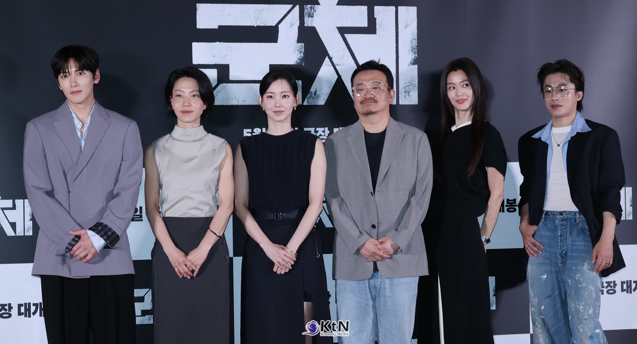 연상호 감독, 배우 전지현, 구교환, 지창욱, 신현빈, 김신록이 영화 '군체' 언론시사회 및 기자간담회에 참석했다. / 사진=K trendy NEWS DB ⓒ케이 트렌디뉴스 무단전재 및 수집, 재배포금지.