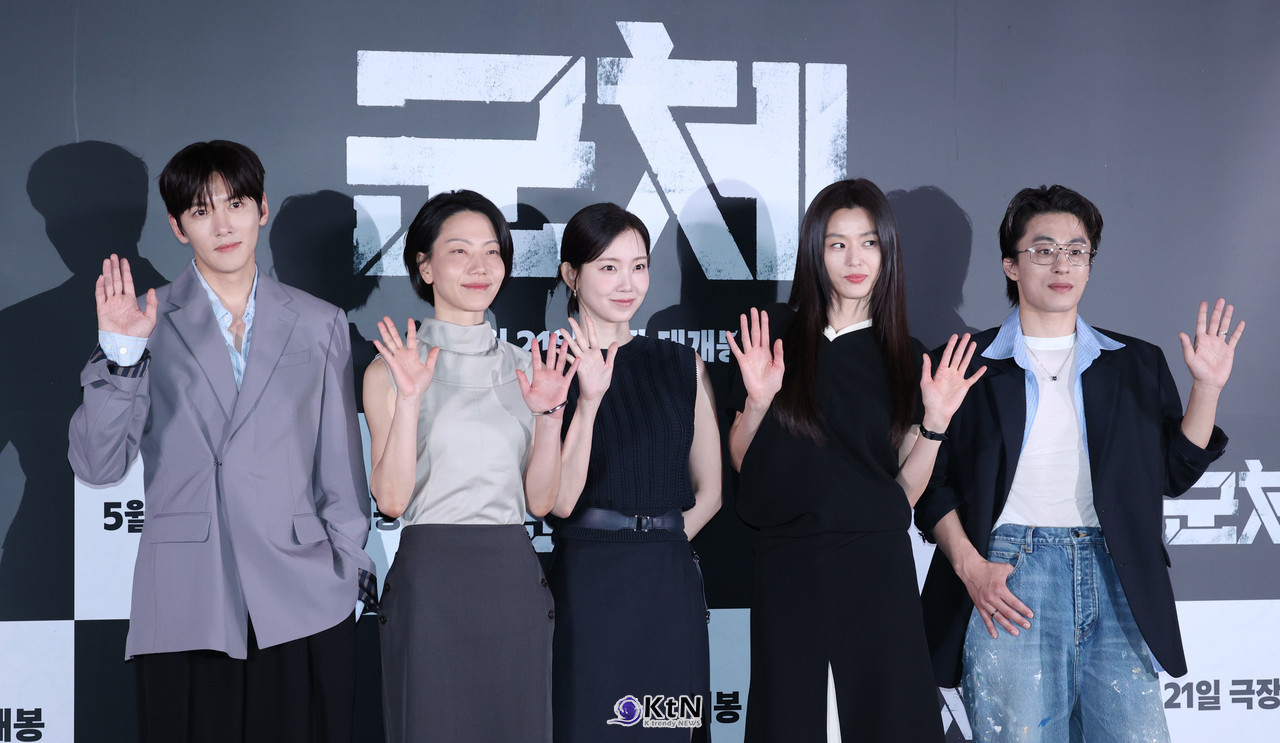 연상호 감독, 배우 전지현, 구교환, 지창욱, 신현빈, 김신록이 영화 '군체' 언론시사회 및 기자간담회에 참석했다. / 사진=K trendy NEWS DB ⓒ케이 트렌디뉴스 무단전재 및 수집, 재배포금지.
