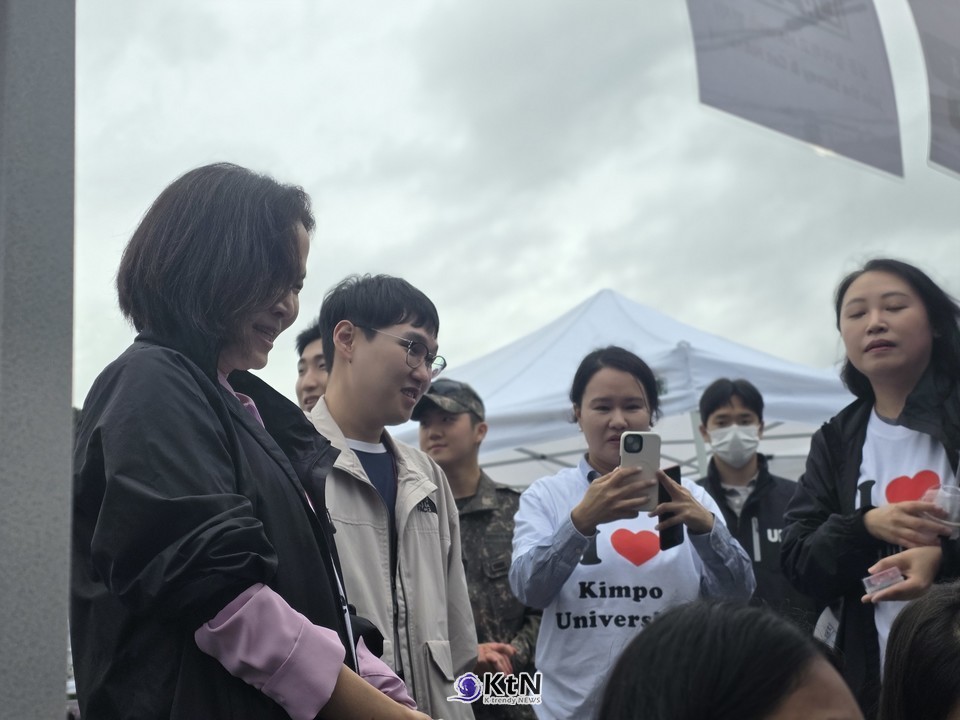 국제교류처 'K-Culture Playground' 부스, 재기차기·달고나·인스타 인증까지…박진영 총장도 직접 찾아 격려/사진=K trendy NEWS DB ⓒ케이 트렌디뉴스 무단전재 및 수집, 재배포금지