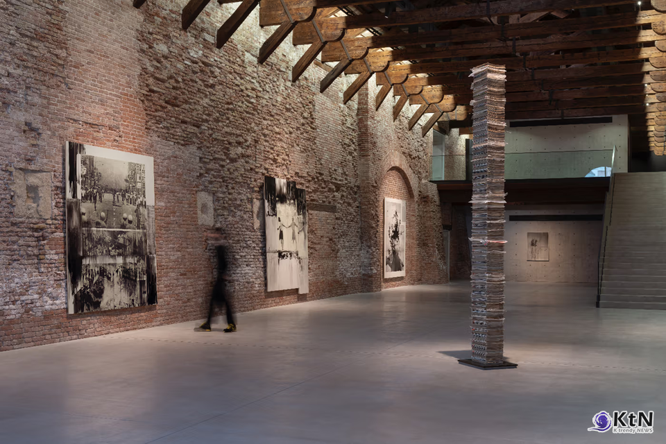 Lorna Simpson Comes Full Circle in Venice with ‘Third Person’. 사진=James Wang /The Artist And Hauser & Wirth, K trendy NEWS DB ⓒ케이 트렌디뉴스 무단전재 및 수집, 재배포금지