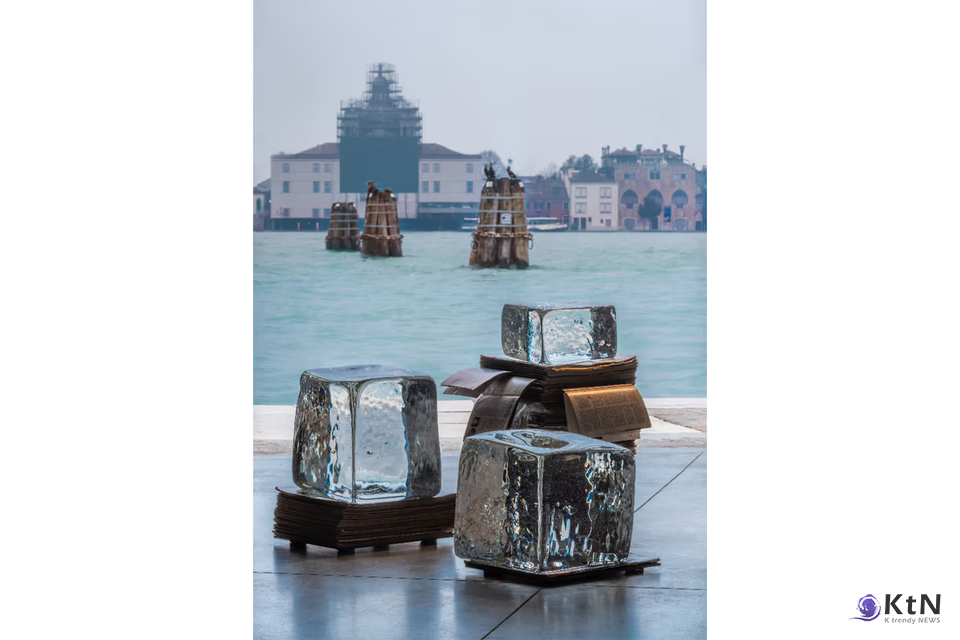 Lorna Simpson Comes Full Circle in Venice with ‘Third Person’. 사진=James Wang /The Artist And Hauser & Wirth, K trendy NEWS DB ⓒ케이 트렌디뉴스 무단전재 및 수집, 재배포금지