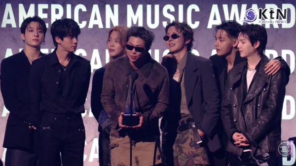 방탄소년단(BTS)  AMA ‘올해의 아티스트’ 다시 품었다…5년 만의 두 번째 대상  사진=2026. 05.26  American Music Awards 영상 갈무리 K trendy NEWS DB ⓒ케이 트렌디뉴스 무단전재 및 수집, 재배포금지