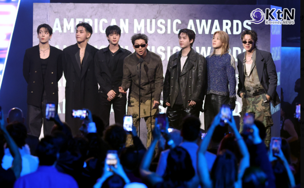방탄소년단(BTS)  AMA ‘올해의 아티스트’ 다시 품었다…5년 만의 두 번째 대상  사진=2026. 05.26  American Music Awards 영상 갈무리 K trendy NEWS DB ⓒ케이 트렌디뉴스 무단전재 및 수집, 재배포금지