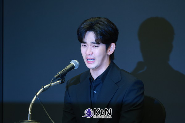 김수현, 오열의 기자회견 “모든 의혹 거짓…유족 고소 및 120억 손배 청구” [종합] 사진=2025 03.31   K trendy NEWS DB ⓒ케이 트렌디뉴스 무단전재 및 수집, 재배포금지