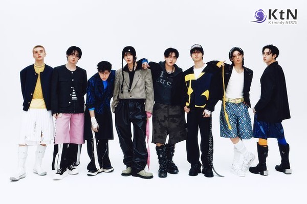 글로벌 K-팝 무대의 중심 스트레이 키즈(Stray Kids)가 데뷔 8주년을 맞아 팬들을 향한 변함없는 사랑을 담은 고백송 '별, 빛 (STAY)'을 발표하며 독보적인 팬 사랑 행보를 이어간다.  사진=2026. 03.25 JYP 엔터테인먼트  K trendy NEWS DB ⓒ케이 트렌디뉴스 무단전재 및 수집, 재배포금지