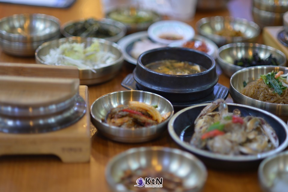 식탁 위에 놓인 음식은 단순한 먹거리가 아니라, 그 사회가 건강을 어떤 가치로 다루고 있는지를 보여주는 가장 정직한 지표다. /사진=K trendy NEWS DB ⓒ케이 트렌디뉴스 무단전재 및 수집, 재배포금지