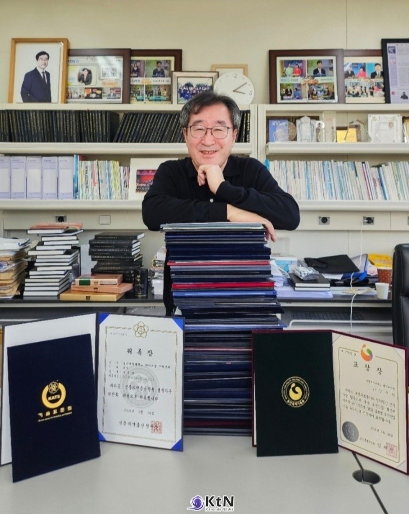 럭키화장품 연구소에서 김주덕 석좌교수는 색조팀에 소속돼 파우더와 아이 메이크업 제품을 연구했다. 입사 당시 연구소에는 기초 연구 인력 20여 명, 색조 연구 인력 17명 안팎이 있었다.  /사진=김주덕 서울사이버대학교 석좌교수. K trendy NEWS DB ⓒ케이 트렌디뉴스 무단전재 및 수집, 재배포금지
