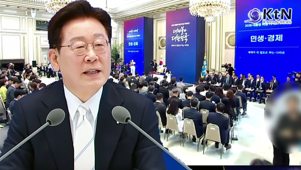 이재명 대통령은 8일 청와대 영빈관에서 취임 1주년 기자회견을 열고 임기 2년 차를 맞아 2026년 올해를 세계 어떤 나라도 대신할 수 없는 ‘대체 불가 대한민국’의 담대한 꿈이 시작된 해로 삼겠다며 초격차 산업 강국, 글로벌 외교·안보 강국, 정상 사회 구현, 국민 생명·인간다운 삶 보장 등 네 가지 국정목표를 제시하는 동시에 변화에 가장 능동적인 혁신적 실용 정부로 거듭나 민생과 국익을 지키겠다는 의지를 표명했다.  사진=2026. 06.08  K trendy NEWS DB ⓒ케이 트렌디뉴스 무단전재 및 수집, 재배포금지