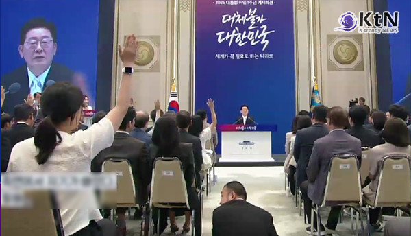 이재명 대통령의 취임 1주년 기자회견은 코스피 8000, 반도체 호황, 자본시장 재평가를 성과로 내세울 수 있는 자리였지만, 실제 회견의 중심은 성과보다 위험 관리와 정치적 경고에 가까웠다.  사진=2026. 06.08 ktv K trendy NEWS DB ⓒ케이 트렌디뉴스 무단전재 및 수집, 재배포금지