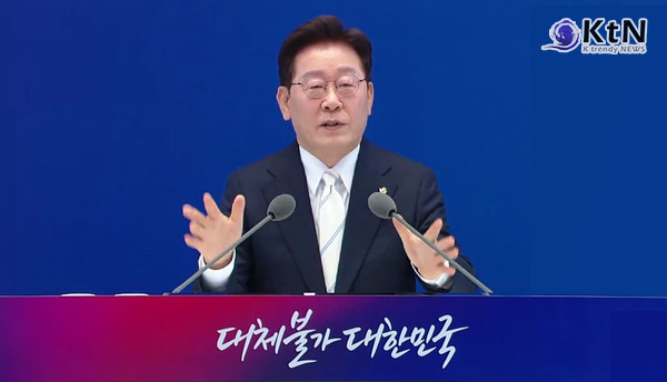 이재명 대통령의 취임 1주년 기자회견은 코스피 8000, 반도체 호황, 자본시장 재평가를 성과로 내세울 수 있는 자리였지만, 실제 회견의 중심은 성과보다 위험 관리와 정치적 경고에 가까웠다.  사진=2026. 06.08 ktv K trendy NEWS DB ⓒ케이 트렌디뉴스 무단전재 및 수집, 재배포금지