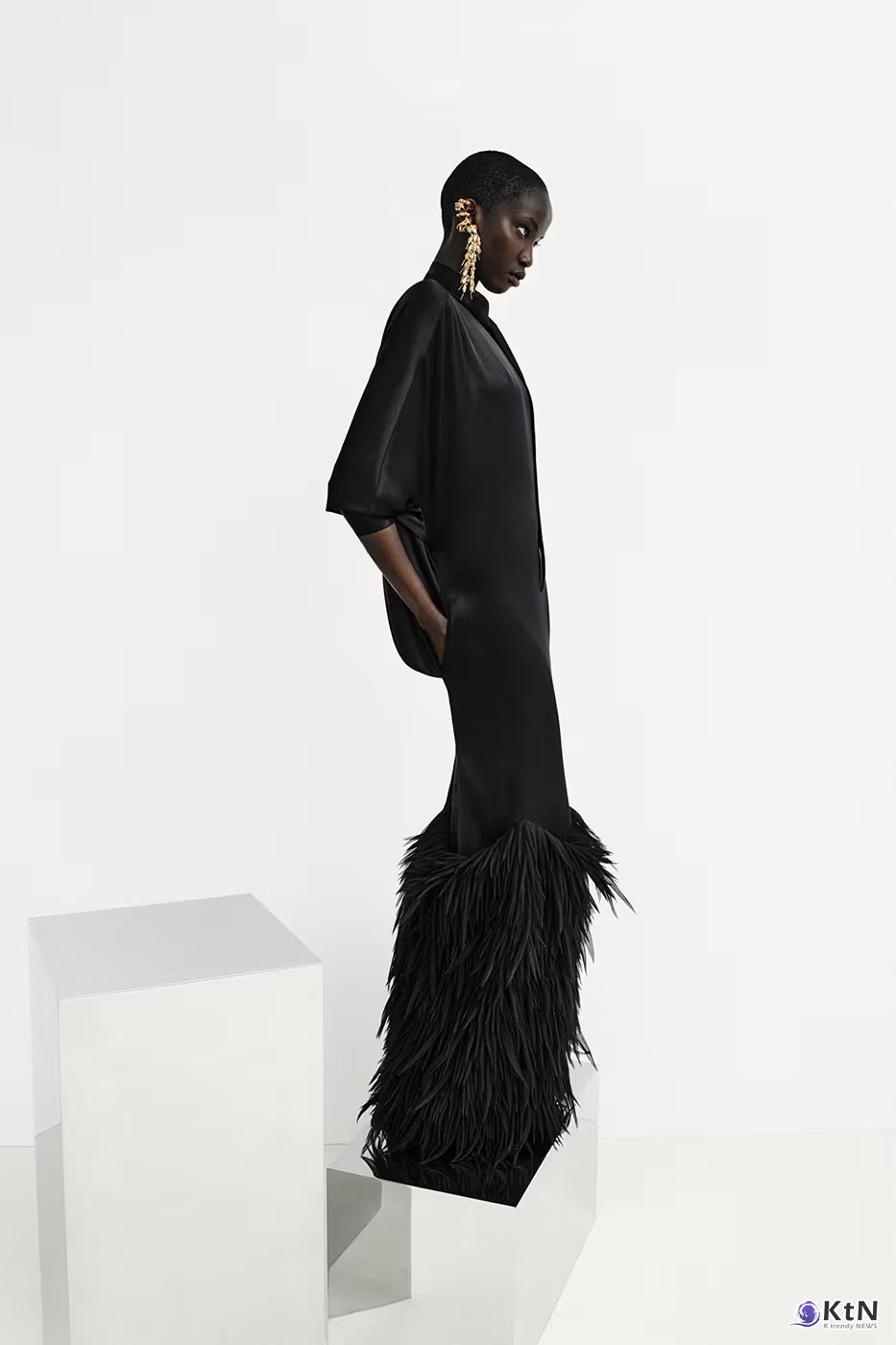 Balenciaga Unveils Spring 2027 Exploring the Concept of "Unsized". 사진=Balenciaga, K trendy NEWS DB ⓒ케이 트렌디뉴스 무단전재 및 수집, 재배포금지